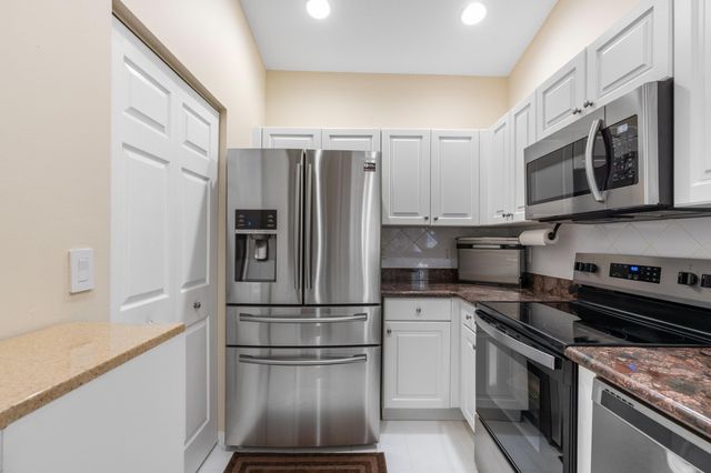 6402 Park Lake Circle, Boynton Beach, FL 33437
