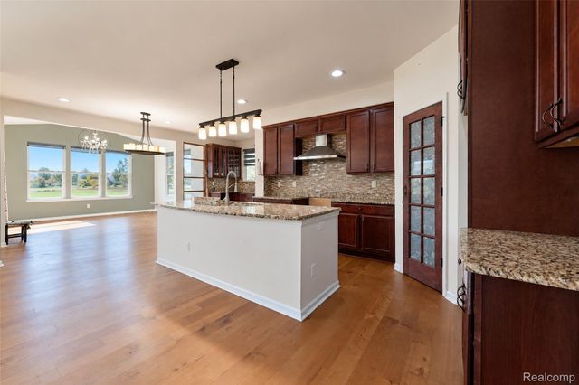 1696 S Pennfield Lane, Canton Charter Township, MI 48188