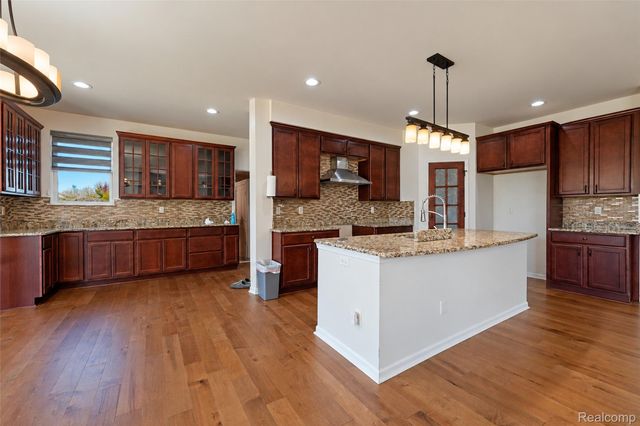 1696 S Pennfield Lane, Canton Charter Township, MI 48188