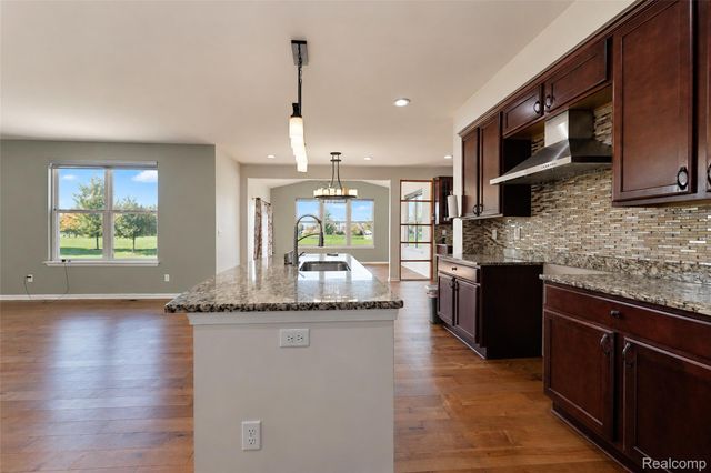 1696 S Pennfield Lane, Canton Charter Township, MI 48188