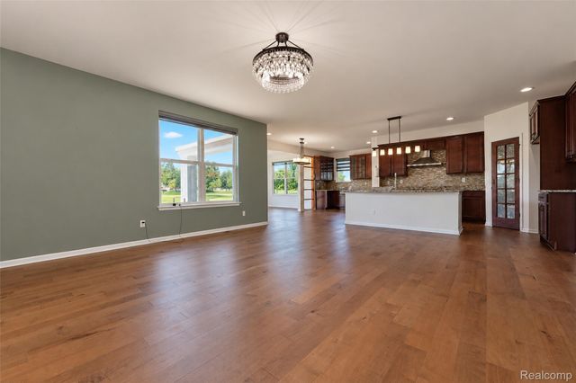 1696 S Pennfield Lane, Canton Charter Township, MI 48188