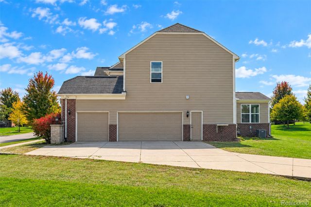 1696 S Pennfield Lane, Canton Charter Township, MI 48188