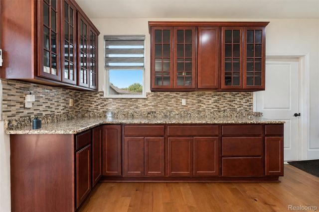 1696 S Pennfield Lane, Canton Charter Township, MI 48188