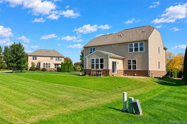 1696 S Pennfield Lane, Canton Charter Township, MI 48188