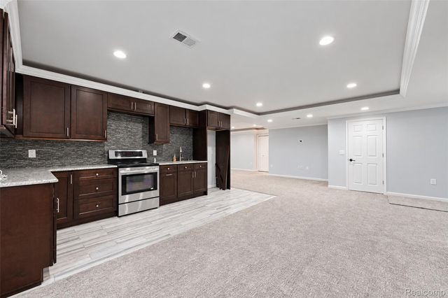 1696 S Pennfield Lane, Canton Charter Township, MI 48188