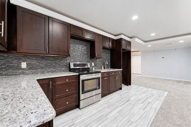 1696 S Pennfield Lane, Canton Charter Township, MI 48188