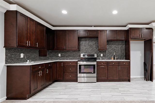 1696 S Pennfield Lane, Canton Charter Township, MI 48188