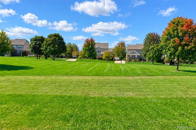 1696 S Pennfield Lane, Canton Charter Township, MI 48188