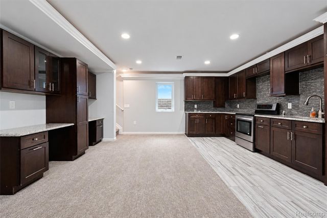 1696 S Pennfield Lane, Canton Charter Township, MI 48188