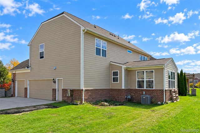 1696 S Pennfield Lane, Canton Charter Township, MI 48188