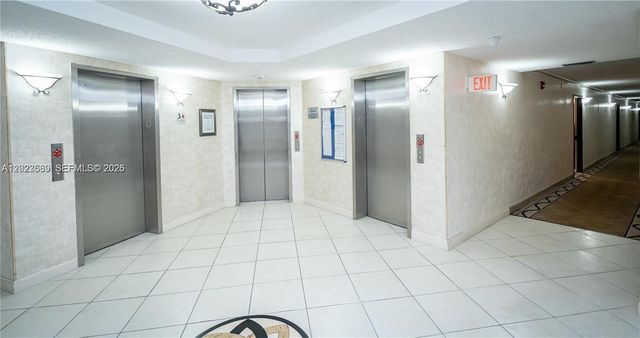 1400 Saint Charles Pl 323, Pembroke Pines, FL 33026