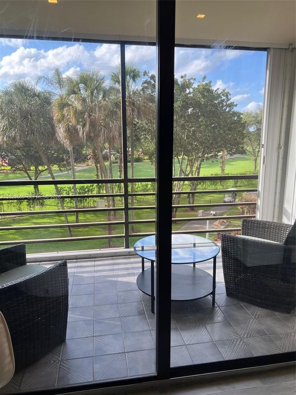 1400 Saint Charles Pl 323, Pembroke Pines, FL 33026