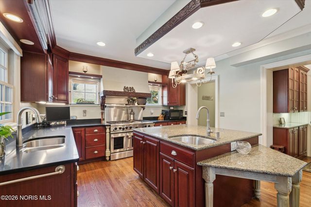 3614 Edgevale Road, Ottawa Hills, OH 43606