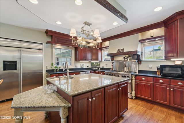 3614 Edgevale Road, Ottawa Hills, OH 43606