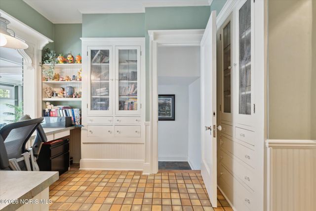 3614 Edgevale Road, Ottawa Hills, OH 43606