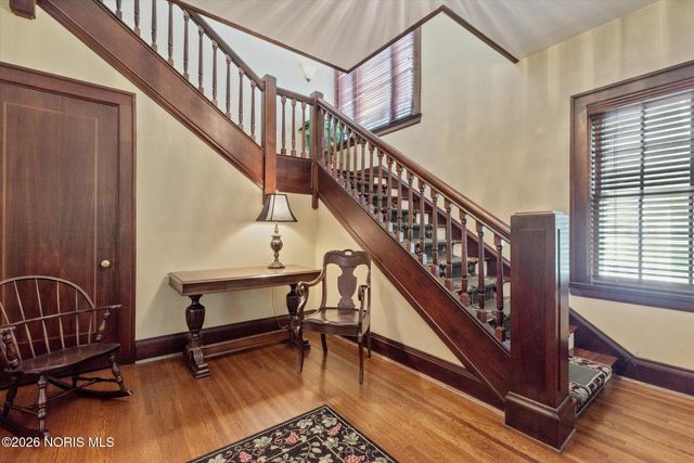 3614 Edgevale Road, Ottawa Hills, OH 43606