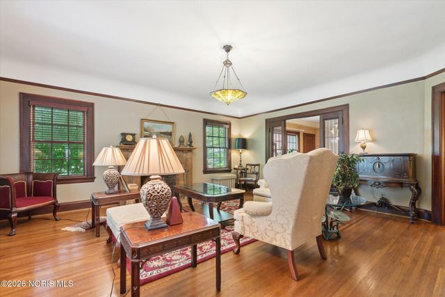 3614 Edgevale Road, Ottawa Hills, OH 43606