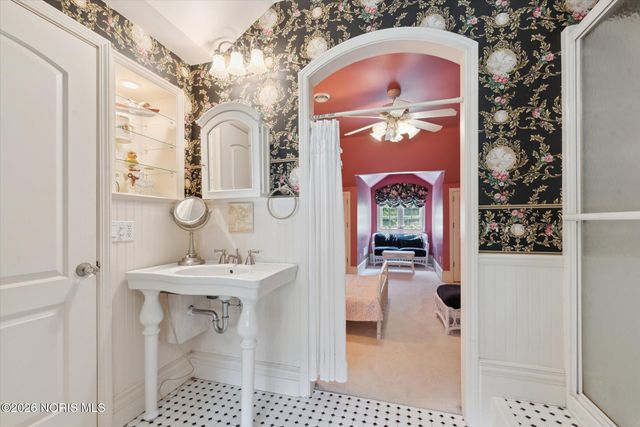 3614 Edgevale Road, Ottawa Hills, OH 43606