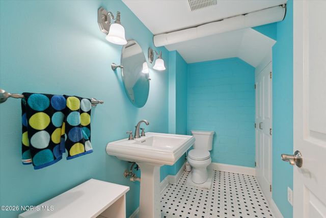 3614 Edgevale Road, Ottawa Hills, OH 43606