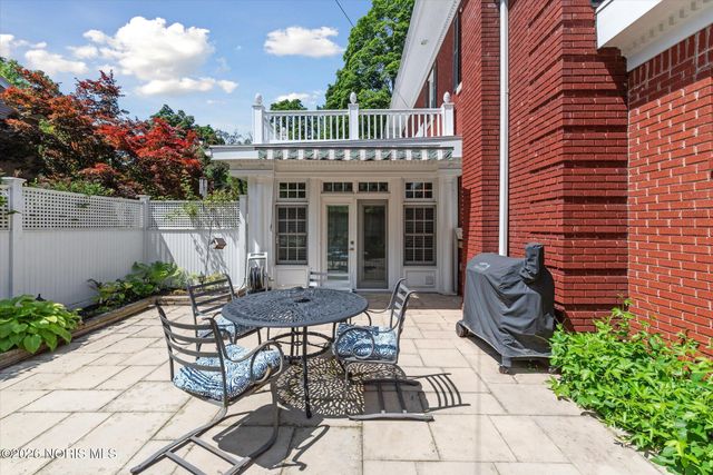 3614 Edgevale Road, Ottawa Hills, OH 43606