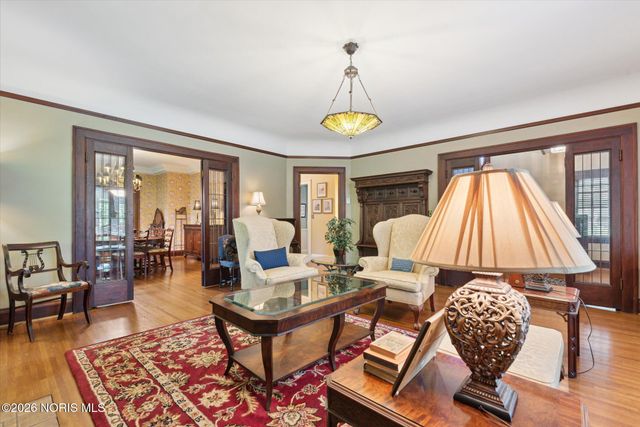 3614 Edgevale Road, Ottawa Hills, OH 43606