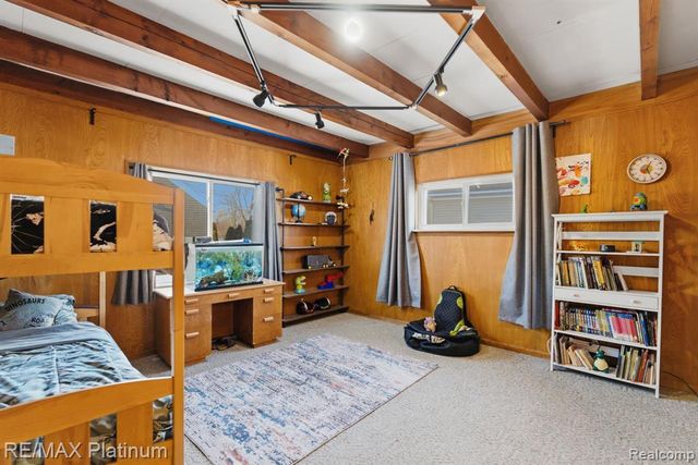 4960 Cooley Lake Road, Waterford, MI 48327