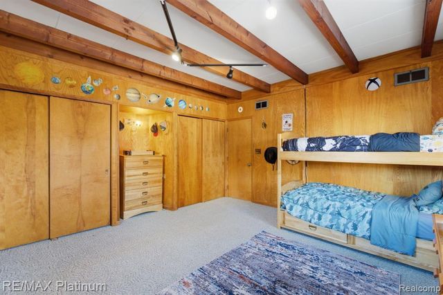 4960 Cooley Lake Road, Waterford, MI 48327