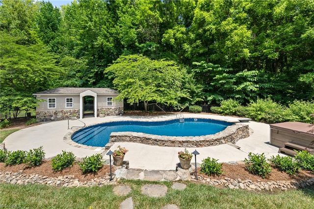 350 Abbotts Crossing, High Point, NC 27265