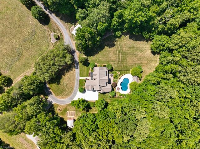 350 Abbotts Crossing, High Point, NC 27265