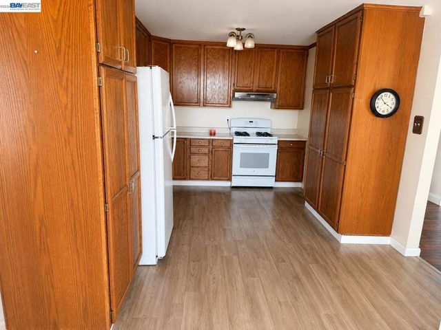 1565 Timothy Dr, San Leandro, CA 94577