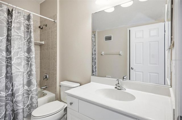 23 N VILLAGE PARKWAY, Palm Coast, FL 32137