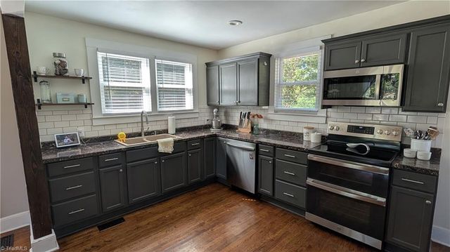 7513 Greenlawn Drive, Summerfield, NC 27358