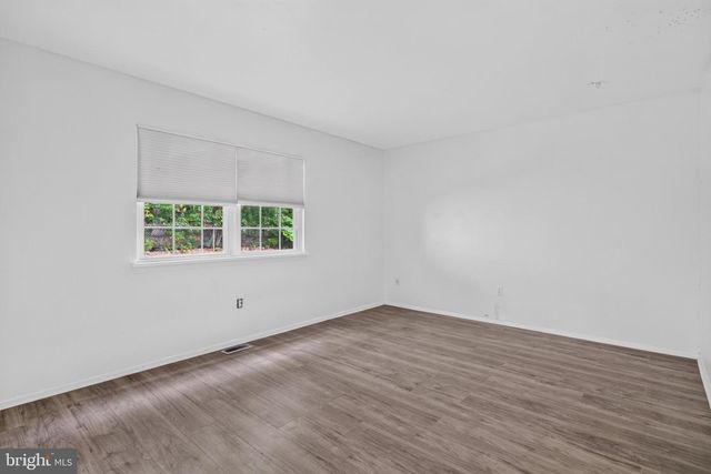 14 SCAMMELL DR, Browns Mills, NJ 08015