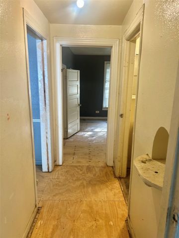 1016 N Howeth Street, Gainesville, TX 76240