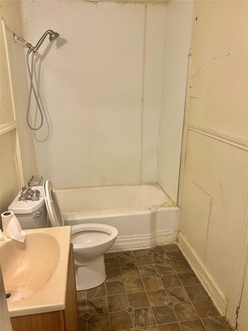 1016 N Howeth Street, Gainesville, TX 76240