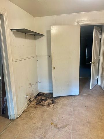 1016 N Howeth Street, Gainesville, TX 76240