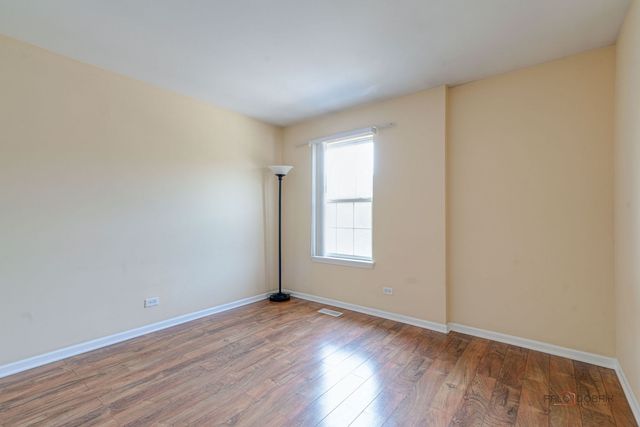 1002 Kensington Drive, Northbrook, IL 60062