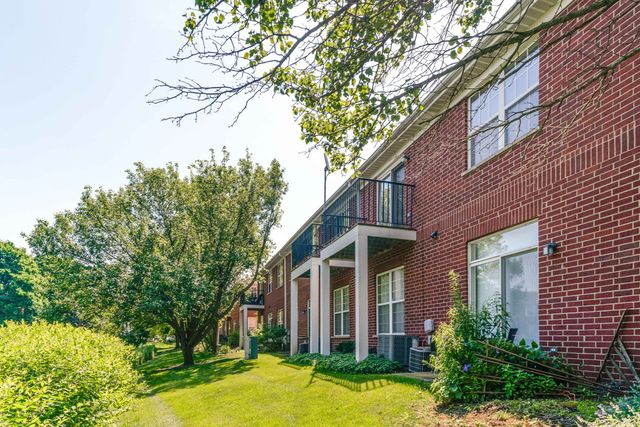 1002 Kensington Drive, Northbrook, IL 60062