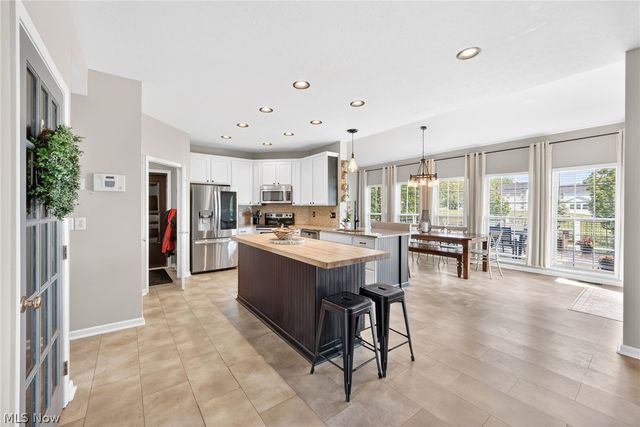37830 Stoney Lake Drive, North Ridgeville, OH 44039
