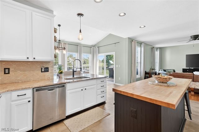 37830 Stoney Lake Drive, North Ridgeville, OH 44039