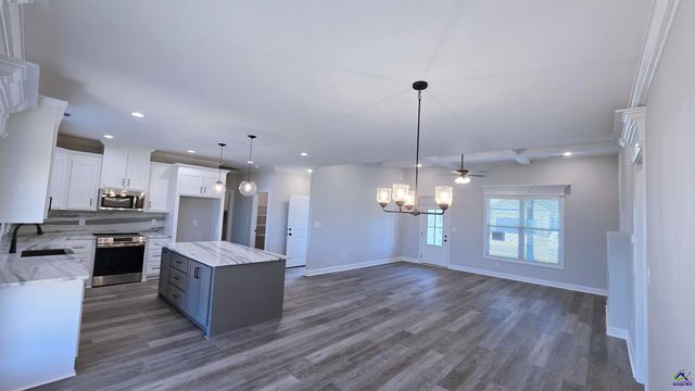 302 Firelight Way, Byron, GA 31008