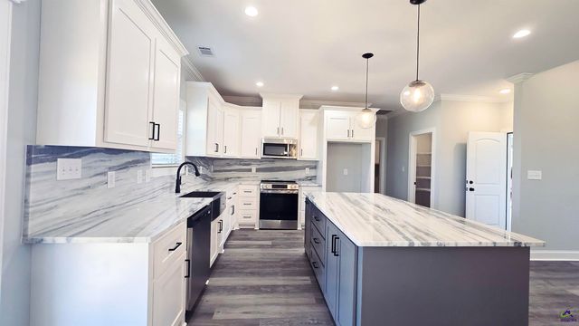 302 Firelight Way, Byron, GA 31008