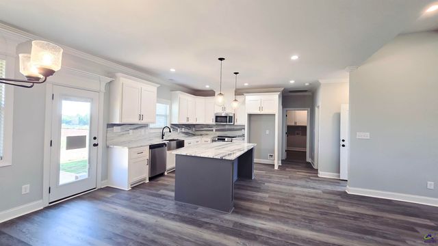 302 Firelight Way, Byron, GA 31008