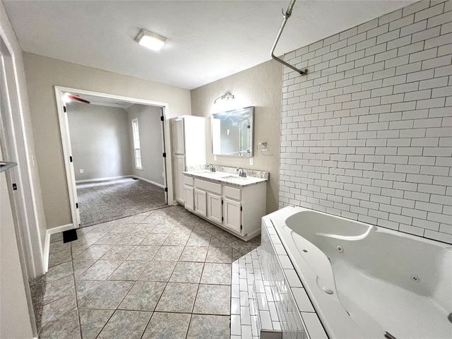 2027 W MINNESOTA Avenue, Chickasha, OK 73018