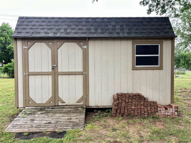 2027 W MINNESOTA Avenue, Chickasha, OK 73018