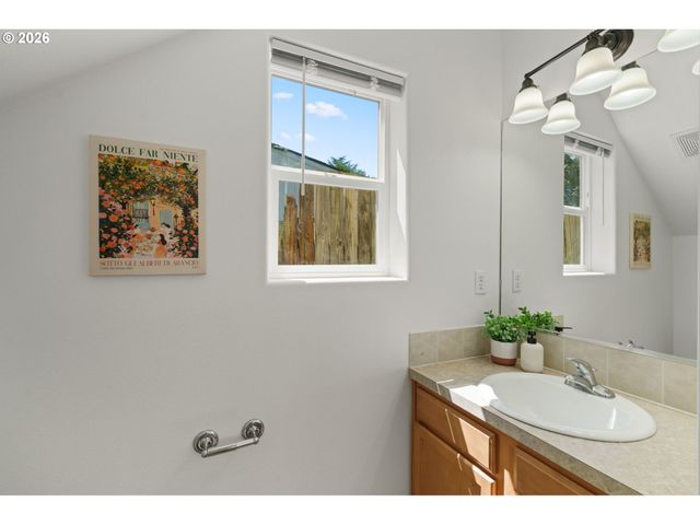 9205 N MACRUM Ave, Portland, OR 97203