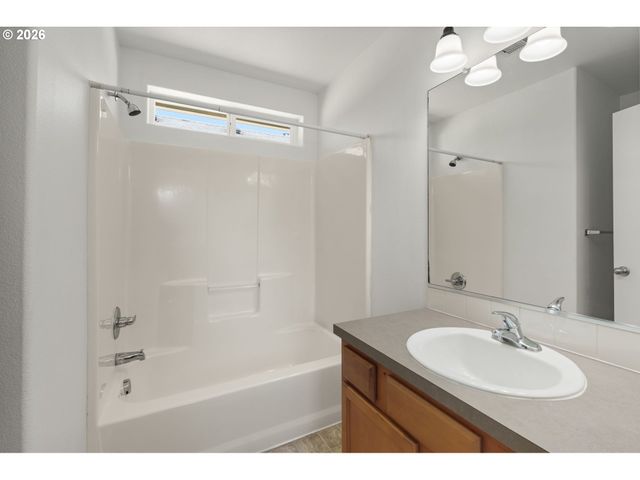 9205 N MACRUM Ave, Portland, OR 97203