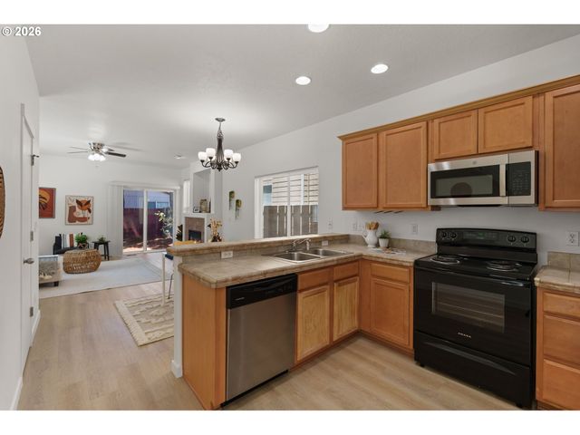 9205 N MACRUM Ave, Portland, OR 97203