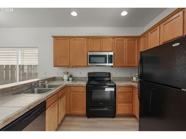 9205 N MACRUM Ave, Portland, OR 97203