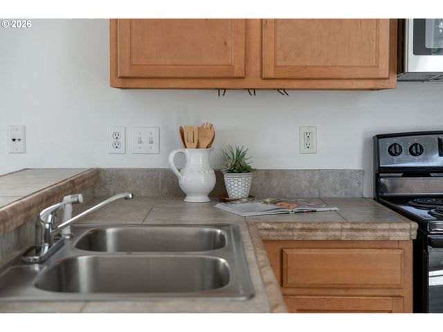 9205 N MACRUM Ave, Portland, OR 97203